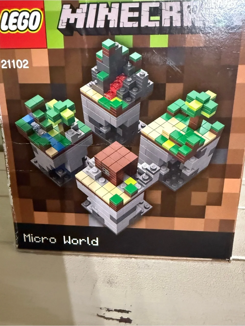 LEGO Minecraft Micro World Set in Green and Brown